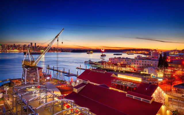 Pinnacle Hotel at the Pier