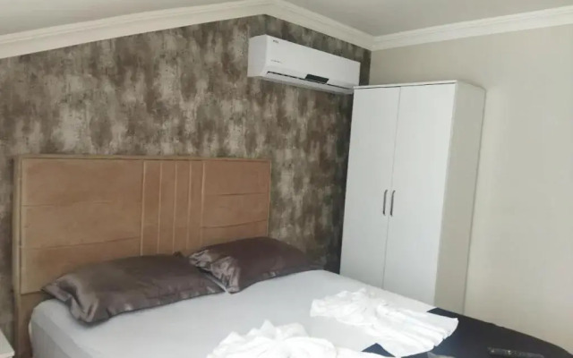The Queens Suite Hotel