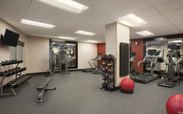 Hampton Inn & Suites Madison / Downtown