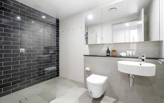 Olympic Park Large 1bed Apt+parking Nop01a