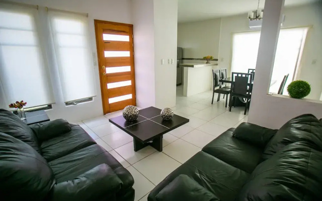 Casa moderna en segura Residencial Hacienda Chetumal