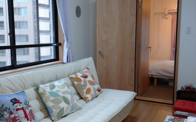 Lyon Doll Shinjuku Gyoen 401