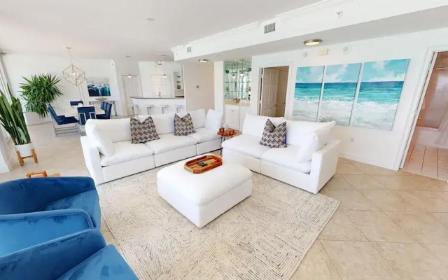 Oceania 807 3 Bedroom Condo by RedAwning