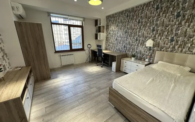 Charming 2-bed Apartment in Baku City Center