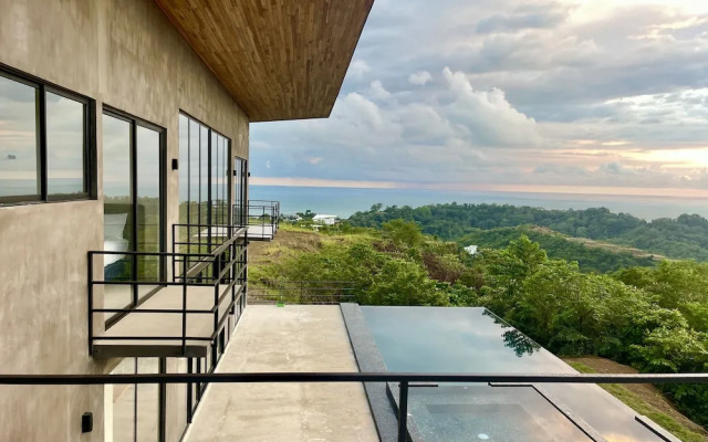 Prime Hermosa: Ocean View Villa w/ Infinity Pool