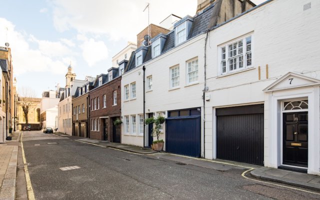 4 BDR Wilton Mews House By The Residences