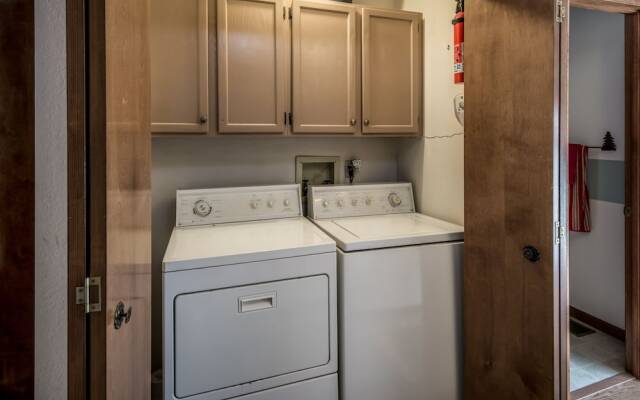 Enhanted Moose - Three Bedroom Cabin