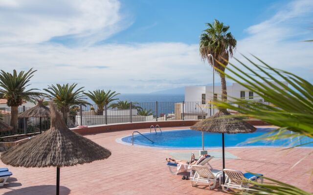 Tidy Little Apartment, Air Conditioning and Pool