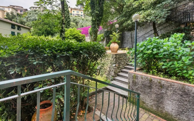 Camogli Bright Apartment with Parking