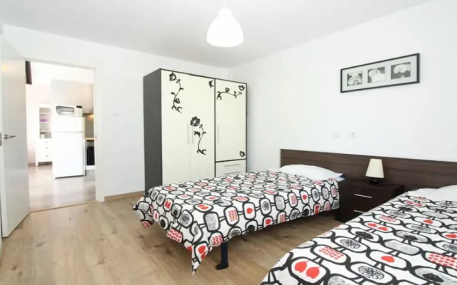 Residence by G - Avenida de Cantabria 60