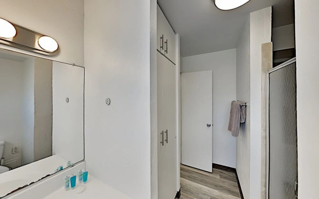 Kuhio At Waikiki 1109 Condo By Redawning