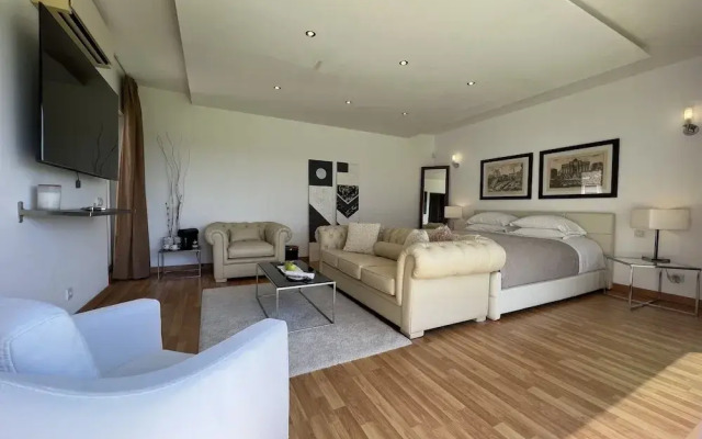 The Lake Villa Mountains & Sea view