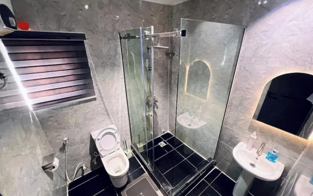 Shortlets Apartment by Tomi