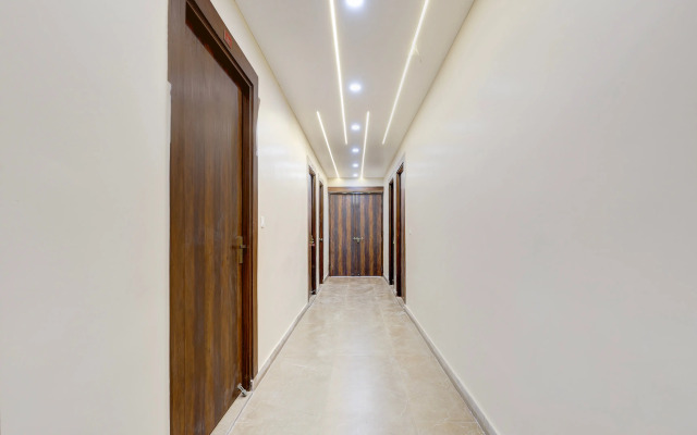 Hotel O Pari Chowk Metro Station