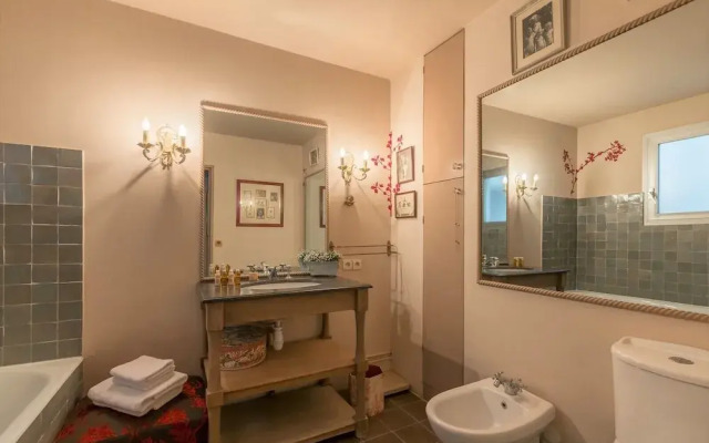 By the Theatre de Paris