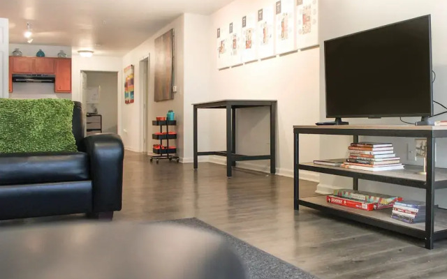 Upstay - Condo With Pool-gym-games-bbq - Walk to Uoft