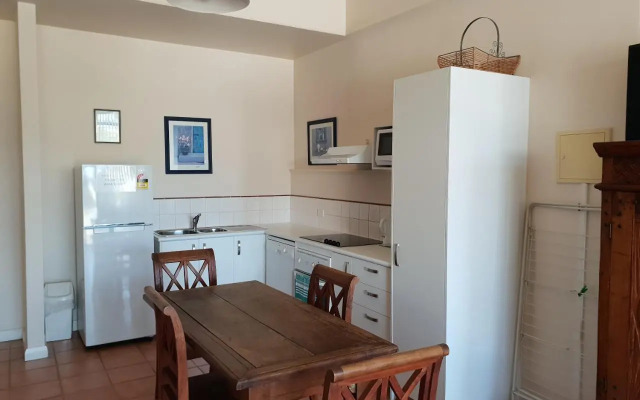 Granita's - 2 bedroom converted South Fremantle warehouse apartment