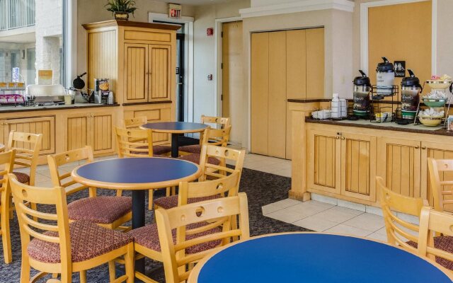 Econo Lodge Naval Station Norfolk