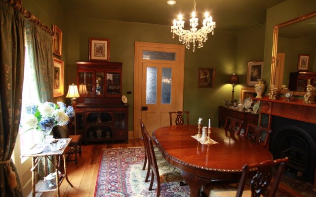 Blakes Manor Self Contained Heritage Accommodation