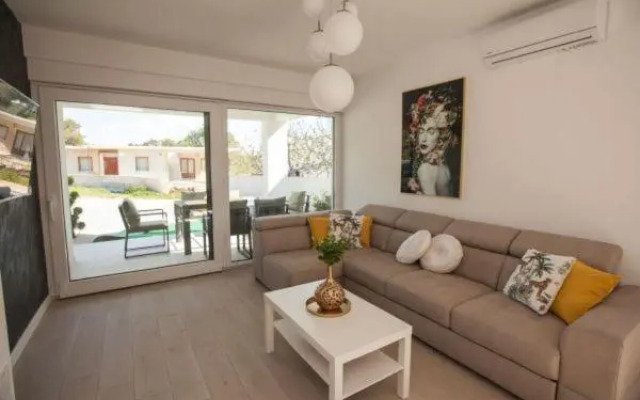 Villa S