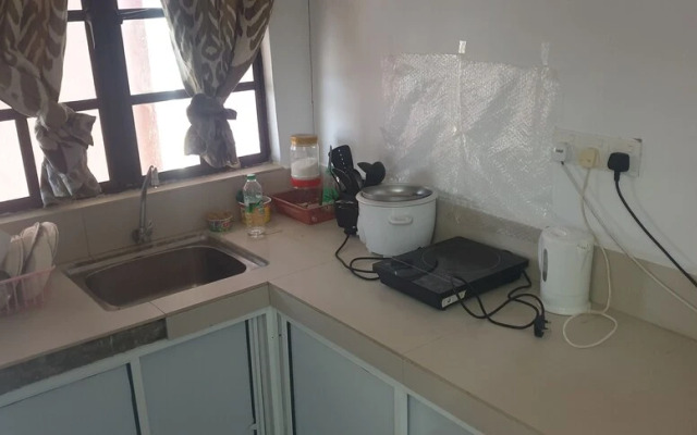 MRI Homestay Sg Buloh - Village Bungalow with Swimming Pool