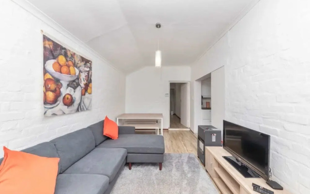 Peaceful 1BD Flat w/ Private Gardenrondebosch