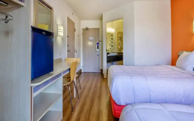 Motel 6 Burlington, ON - Toronto West - Oakville