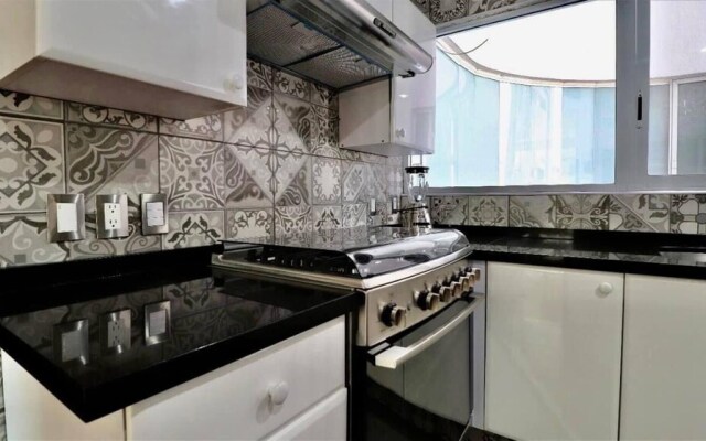 Large and Comfortable Apartment in Napoles Area Neighborhood