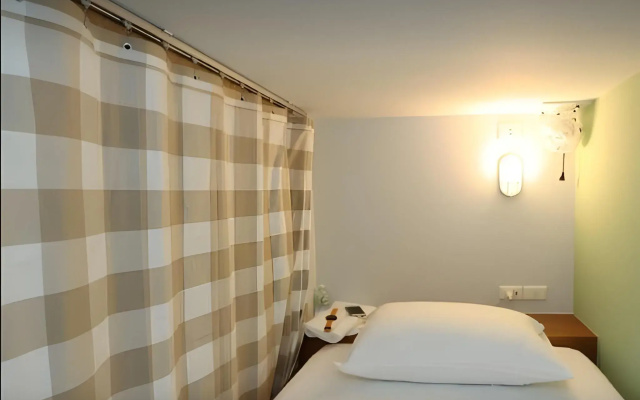 Barn and Bed Hostel