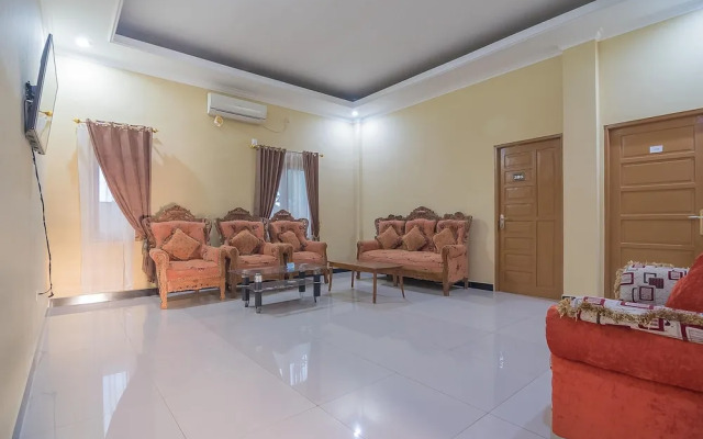 RedDoorz Plus near Syamsudin Noor Airport 3