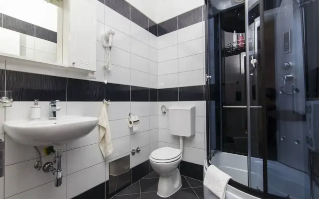 Restful Villa in Brodarica With Sauna