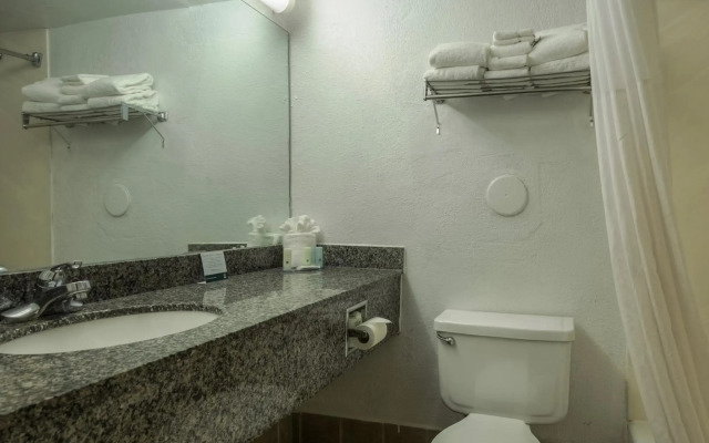 Quality Inn & Suites Kansas City I-435N Near Sports Complex