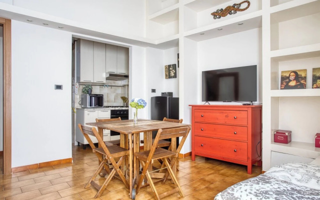 Adorable flat near centre