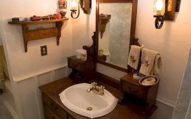 Joe-Lin Station Bed & Breakfast