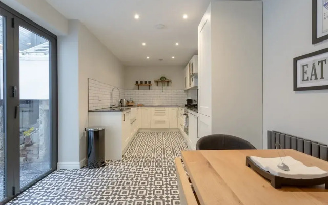 Spacious 1 Bedroom Flat With Garden