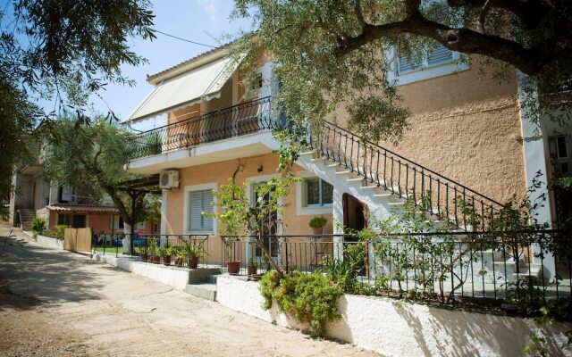 Nikos Studios & Apartments