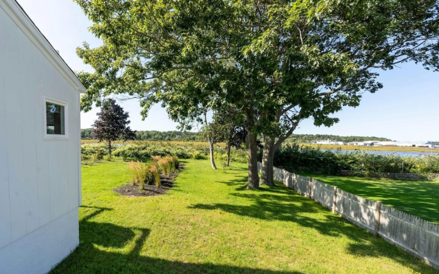 Latitude Adjustment Walk to Beach & Dining!