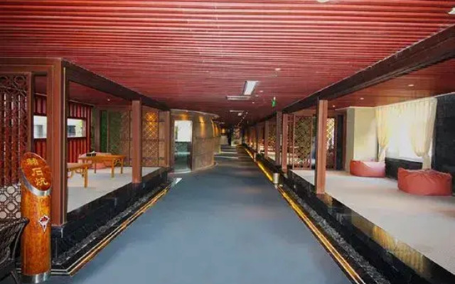 Changchun Yinhe Hot Spring Club Hotel