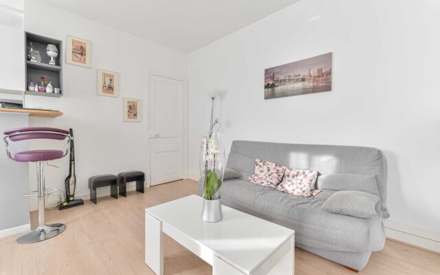 Bright And Spacious Studio Near la Défense