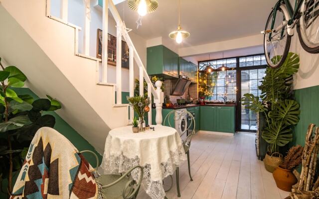 Shanghai Art Inn Vermeer