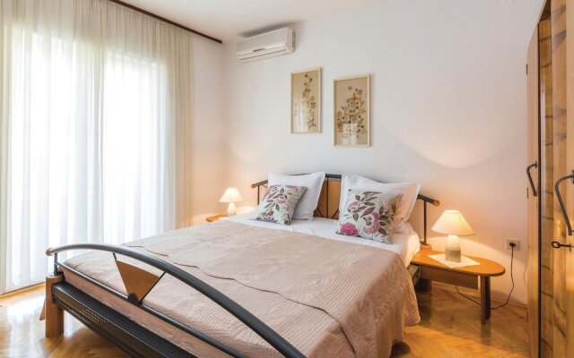 Beautiful Home in Makarska With Wifi and 2 Bedrooms