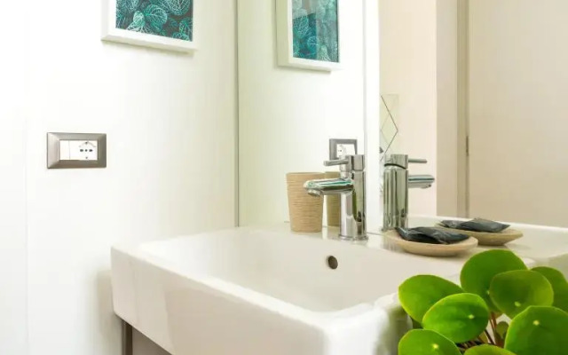 Duomo Views, Light, Jungle-inspired Studio with Terrace