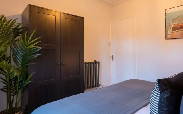 Super Central Apartment Close To River Station