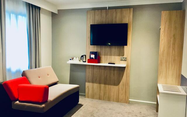 Holiday Inn Express London Victoria, an IHG Hotel