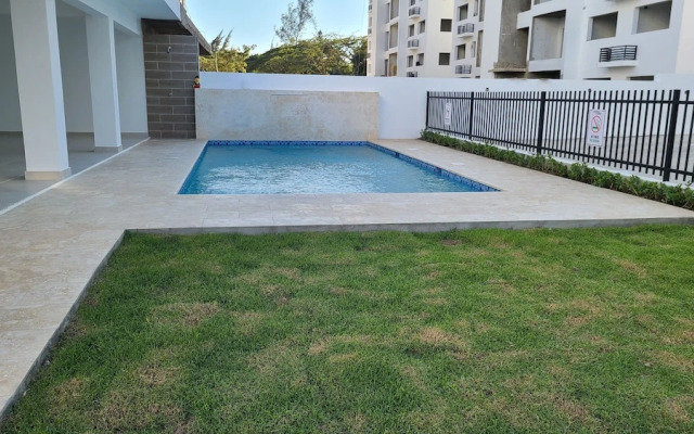 Torre de lujo con piscina y seguridad