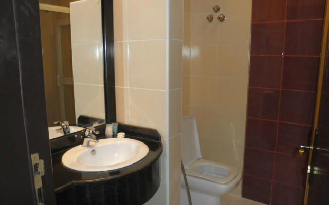 Marina Royal Hotel Suites