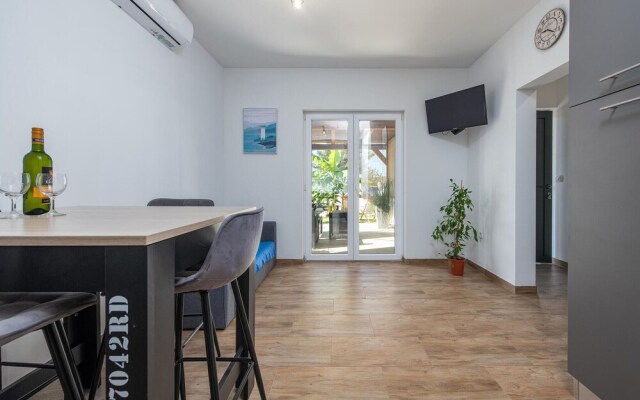 Beautiful Apartment in Turanj With Wifi and 1 Bedrooms