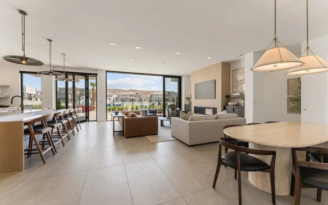 Luxury Beachside 7 Bedroom Home