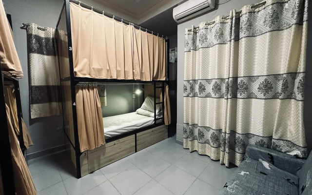 Alleyway Hostel - Adults Only