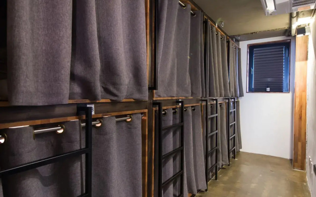 The Cube Hotel - Hostel